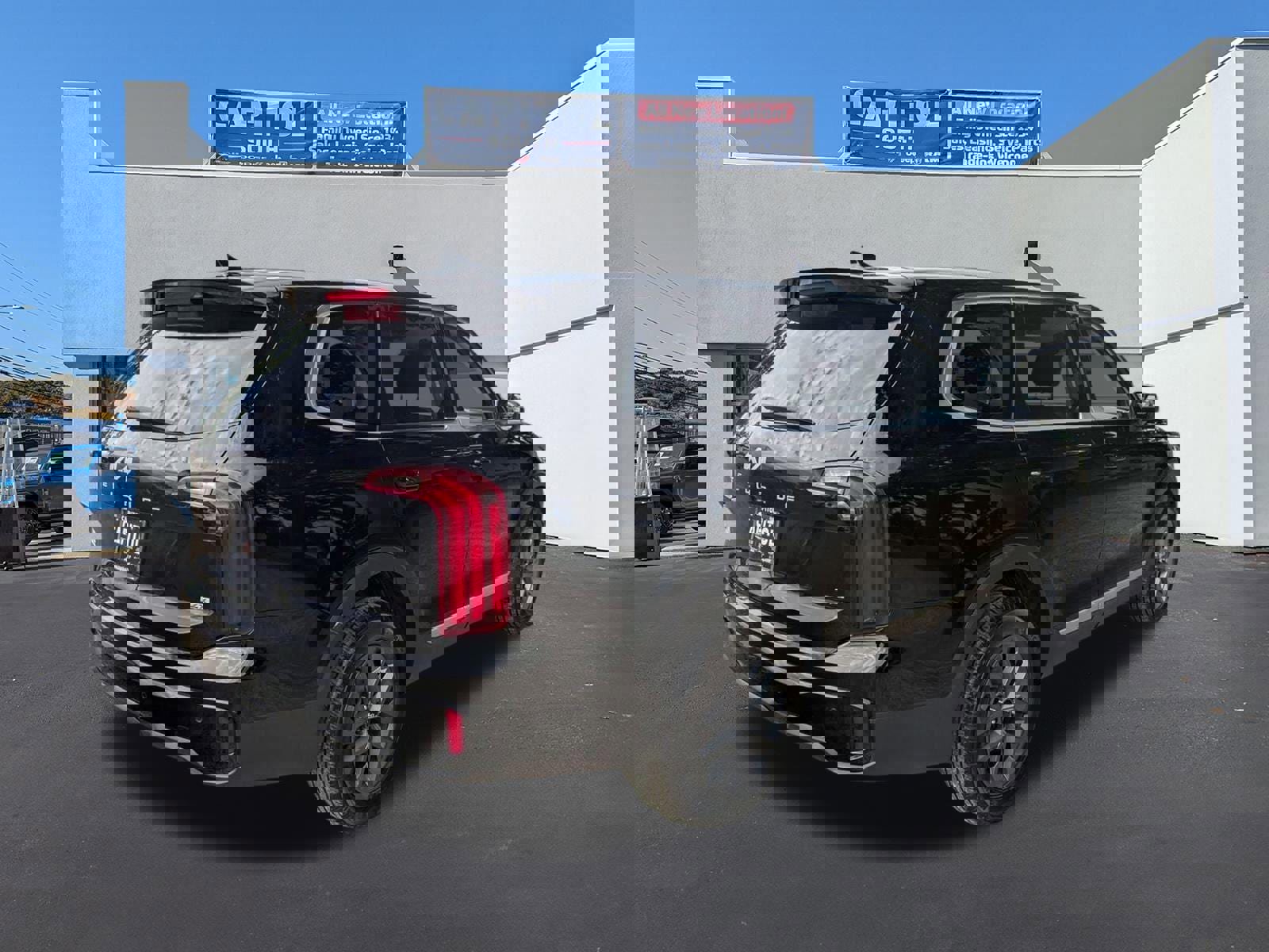 Used 2023 Kia Telluride LX image 3