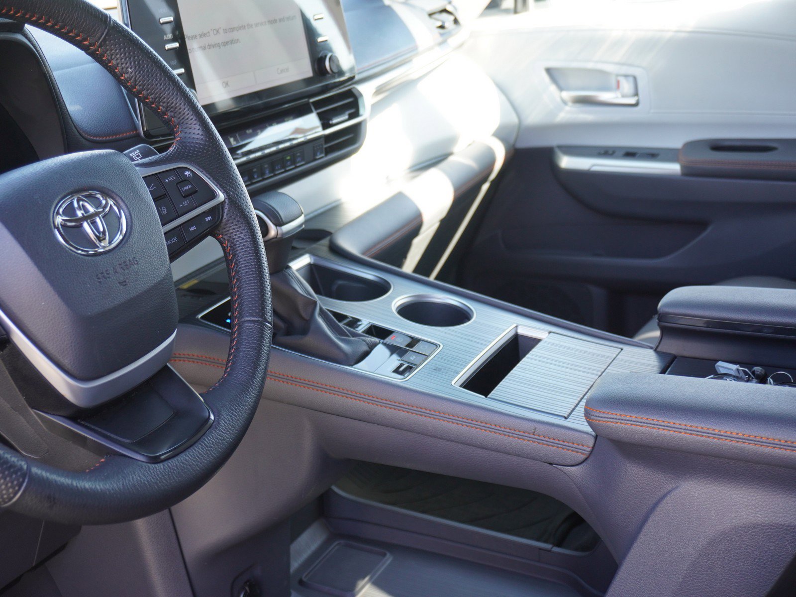 Used 2024 Toyota Sienna XSE w/ XSE Plus Package image 23