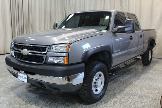 Used 2006 Chevrolet Silverado 2500 W/T w/ Heavy-Duty Power Package image 4