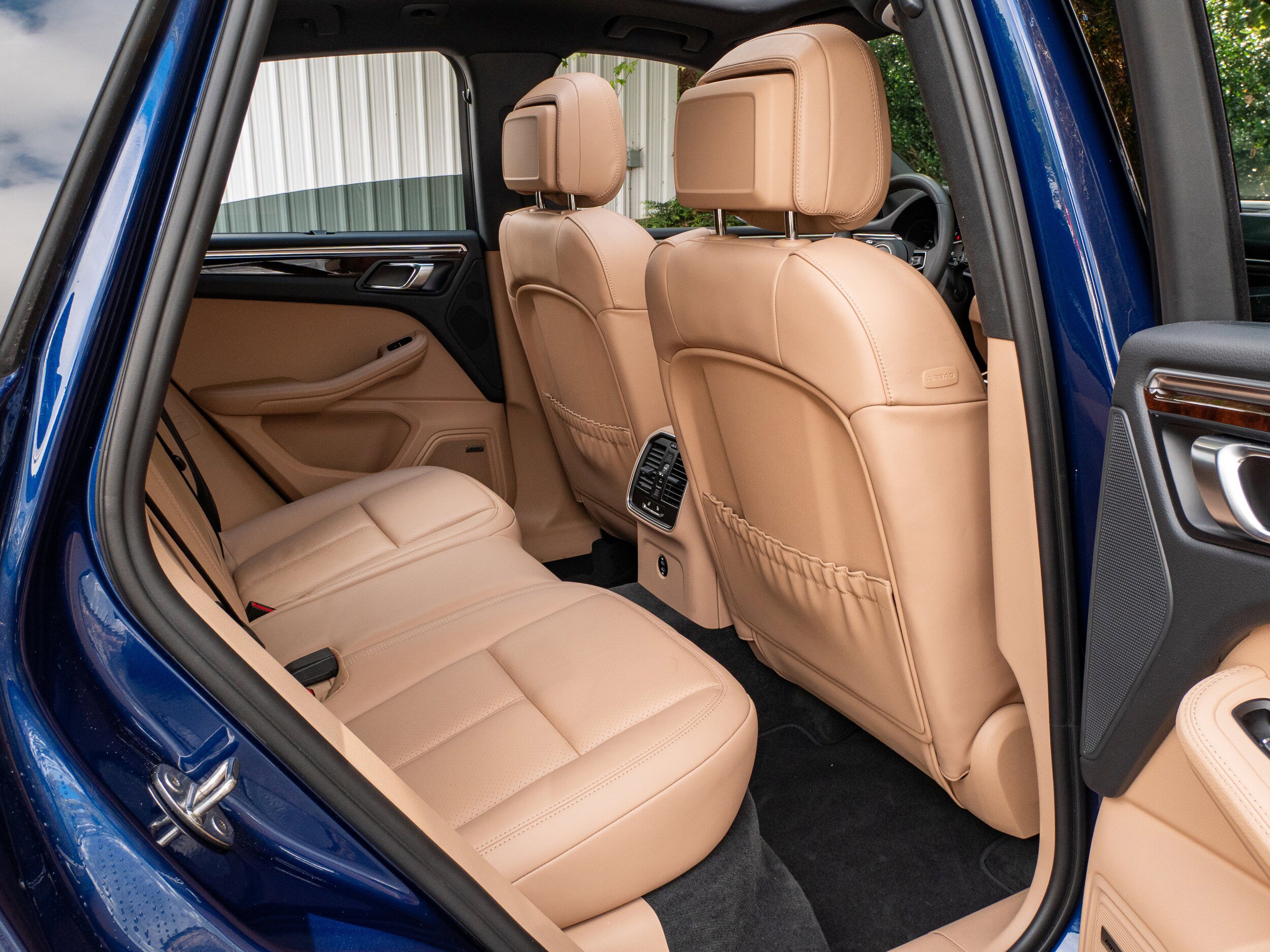 Certified 2024 Porsche Macan AWD/4WD image 39