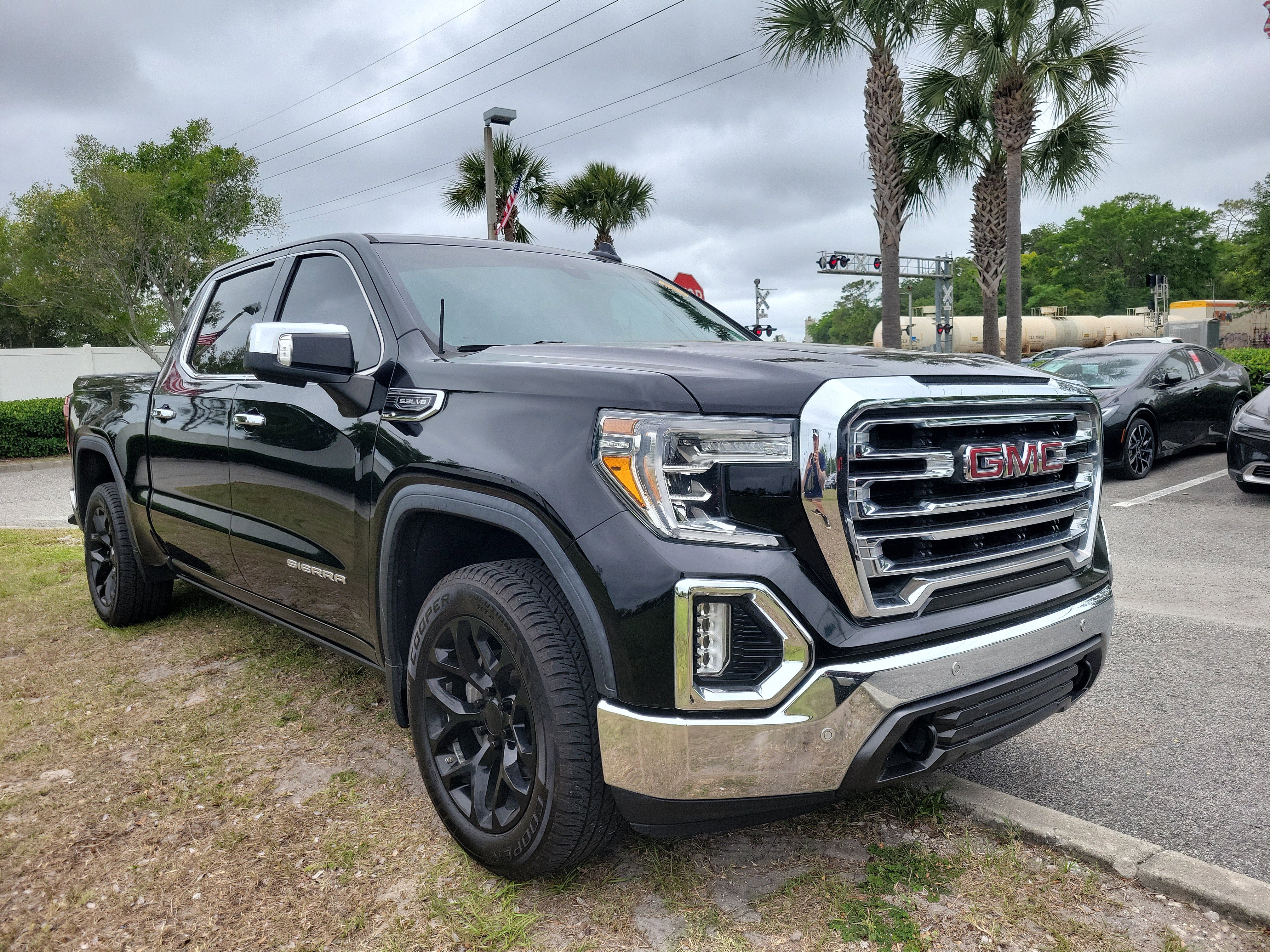 Used 2019 GMC Sierra 1500 SLT w/ SLT Premium Plus Package AWD/4WD image 9
