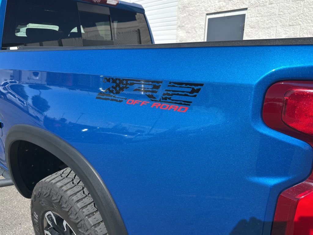 Used 2022 Chevrolet Silverado 1500 ZR2 w/ Technology Package AWD/4WD image 7