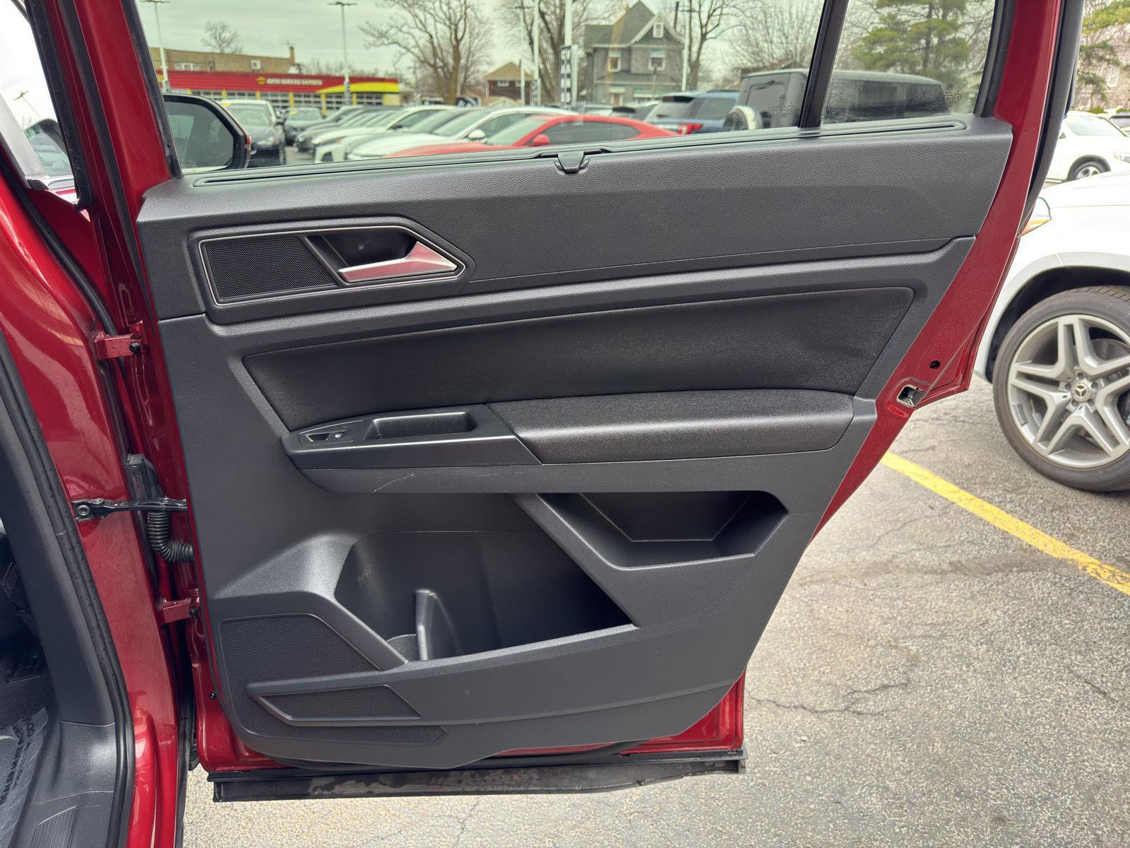 Used 2018 Volkswagen Atlas SE image 31