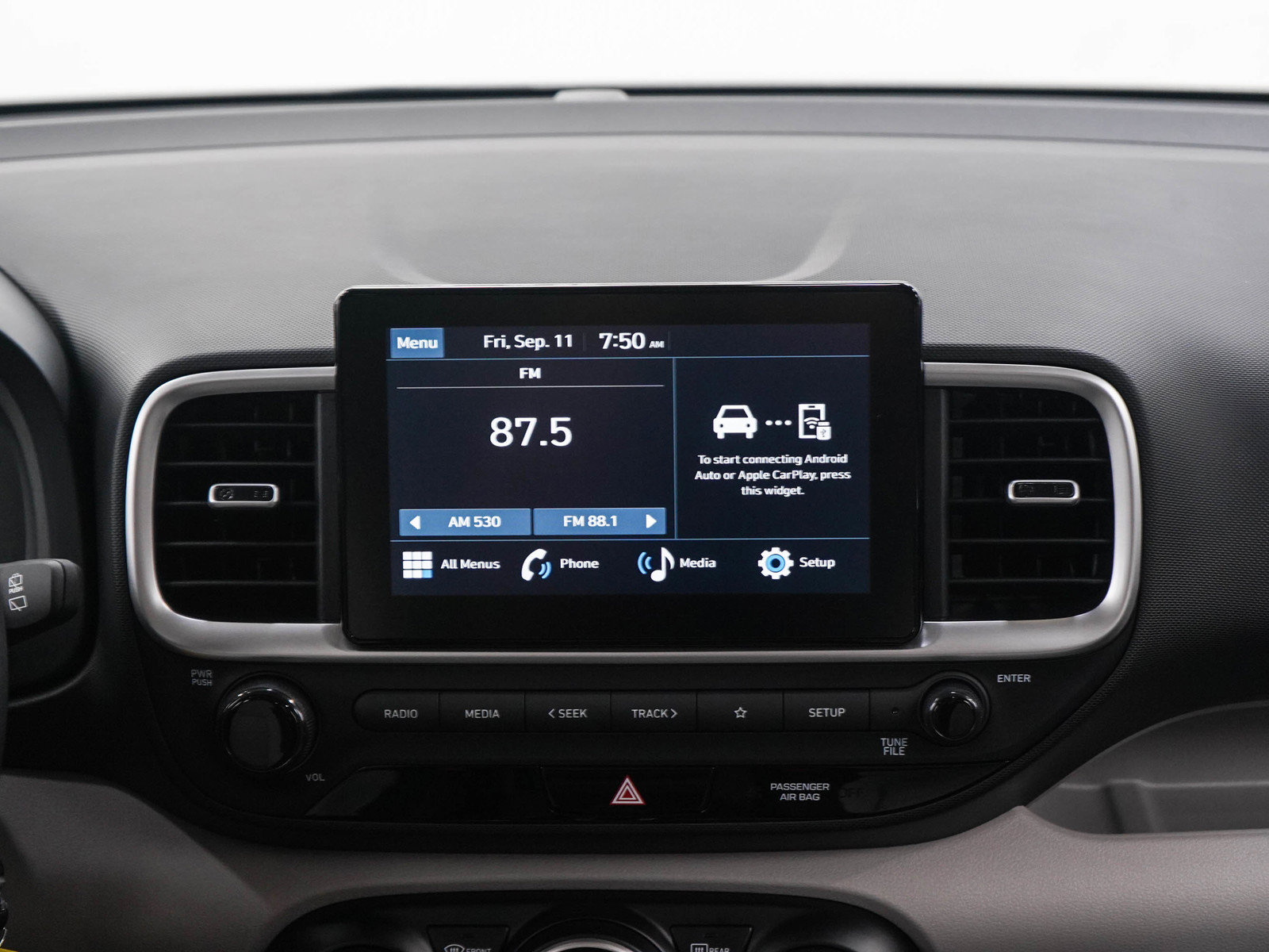Used 2023 Hyundai Venue SEL FWD image 15