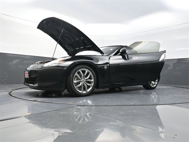 Used 2010 Nissan 370Z Touring image 33