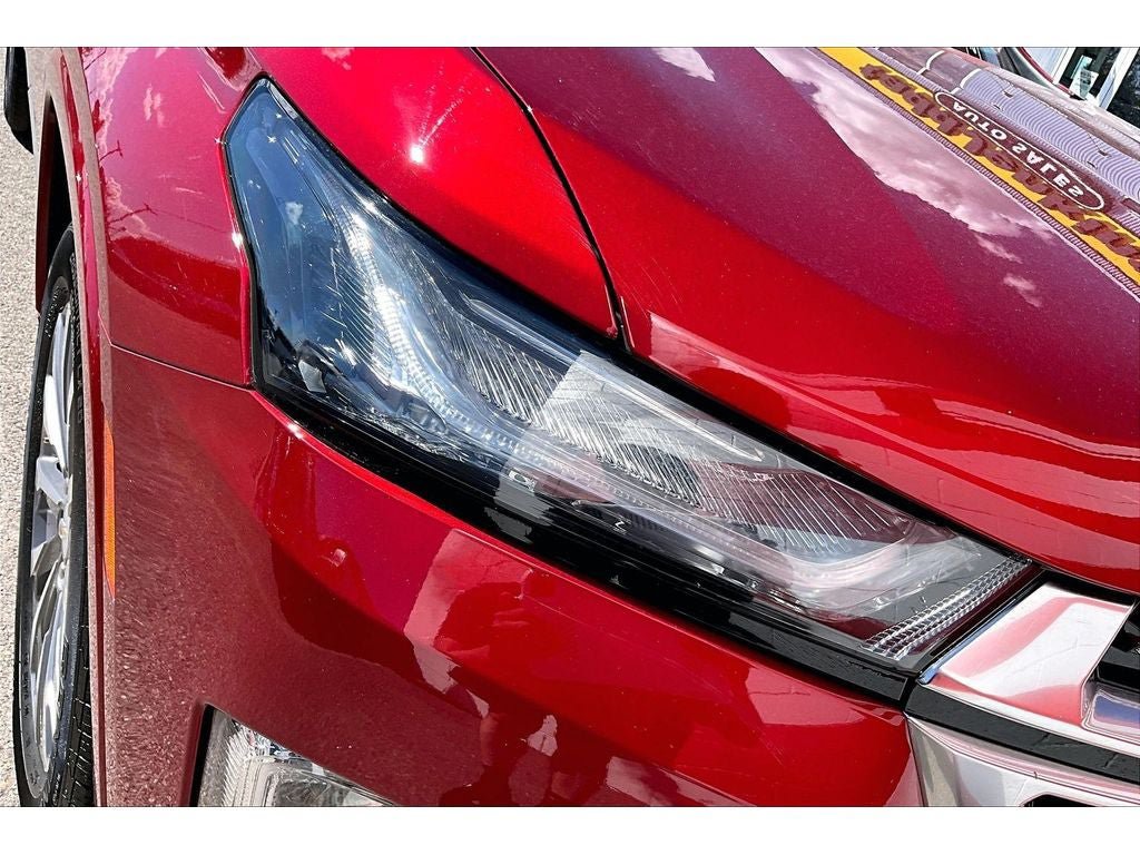 Used 2023 Chevrolet Traverse Premier AWD/4WD image 32