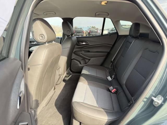 Used 2025 Chevrolet Trax LT FWD image 12