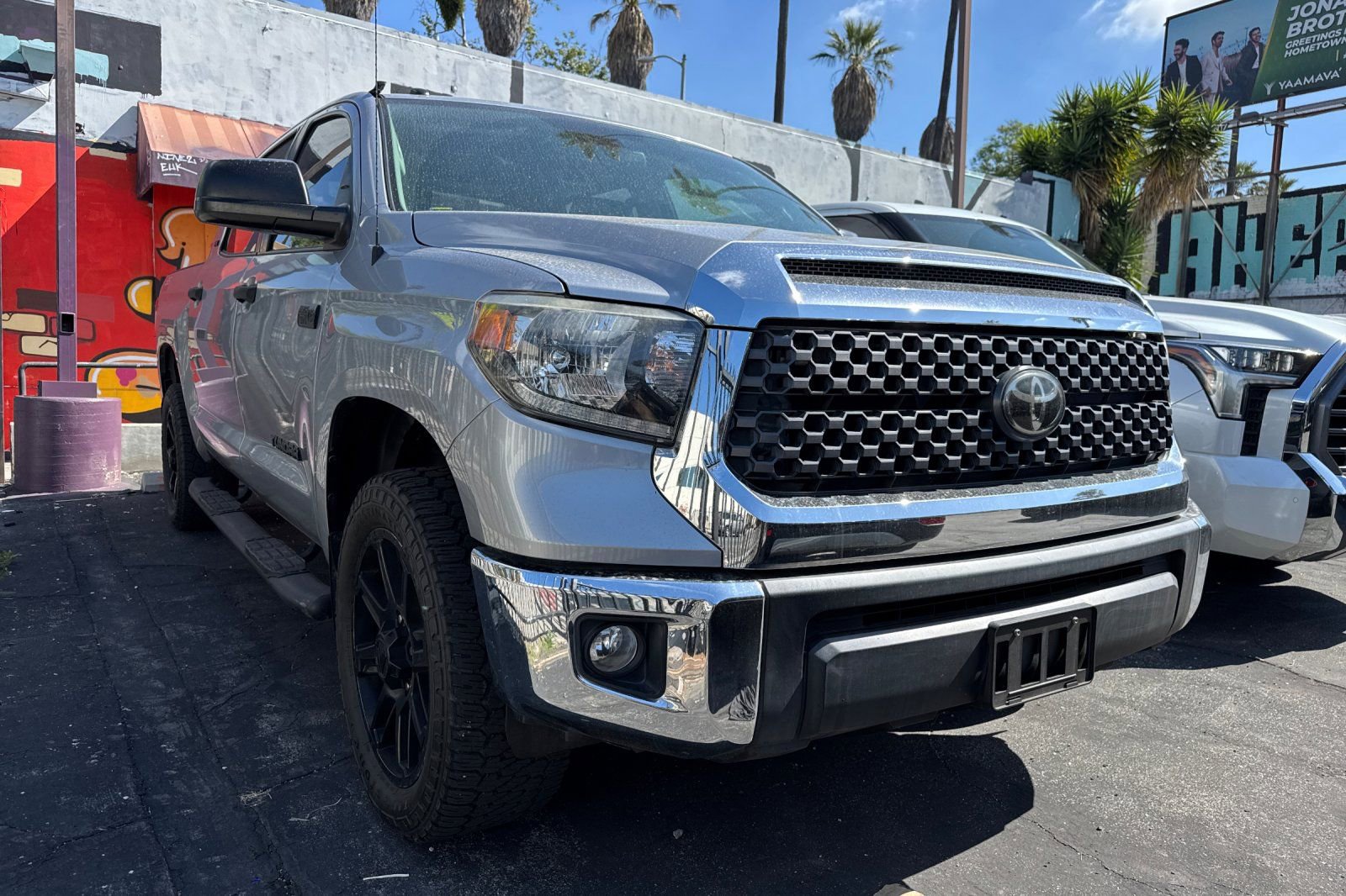 Used 2019 Toyota Tundra SR5 w/ SR5 Upgrade Package AWD/4WD image 2