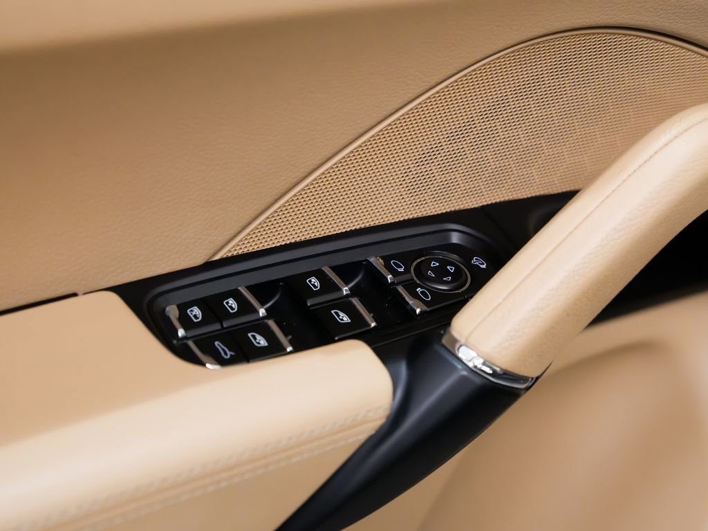 Used 2016 Porsche Cayenne image 22