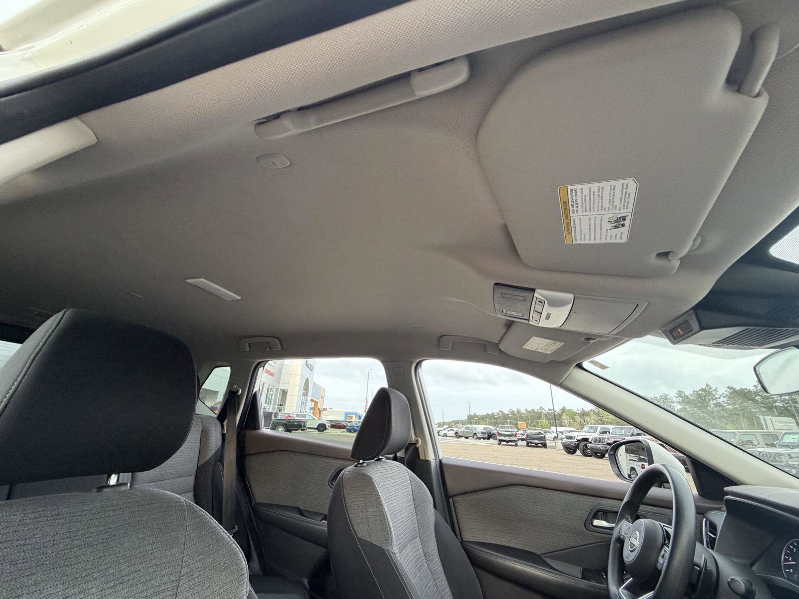 Used 2022 Nissan Rogue SV image 22