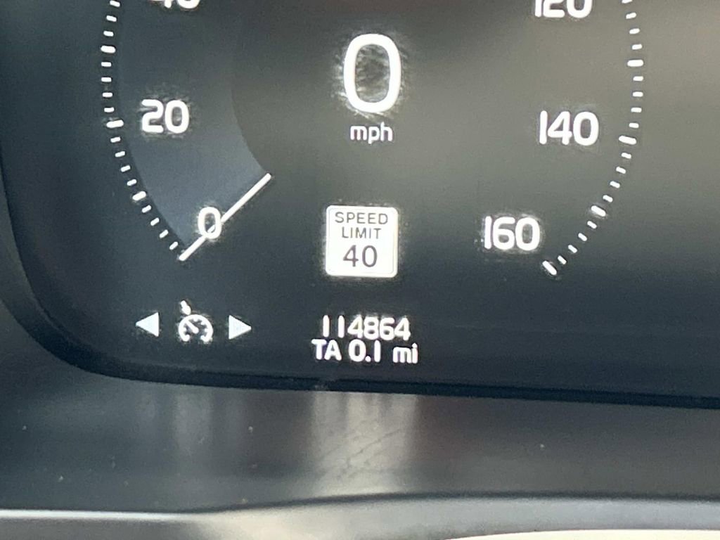 Used 2016 Volvo XC90 T6 Momentum image 36