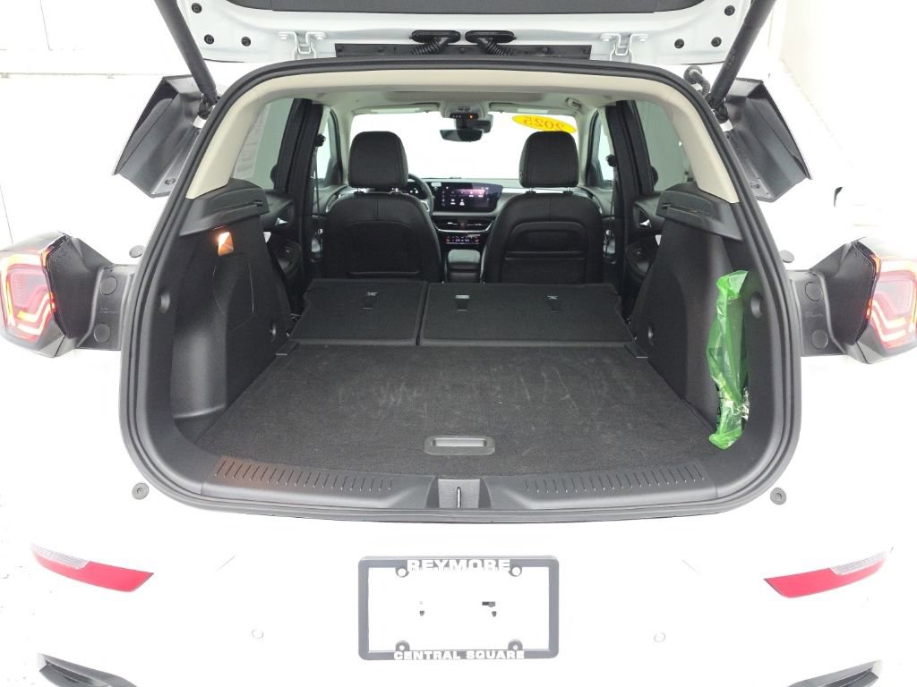 Used 2025 Buick Encore GX Avenir w/ Avenir Technology Package AWD/4WD image 58