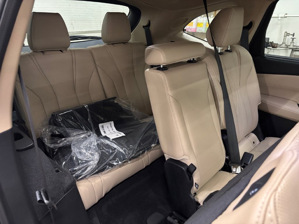 Certified 2026 Acura MDX w/ Advance Package AWD/4WD image 19