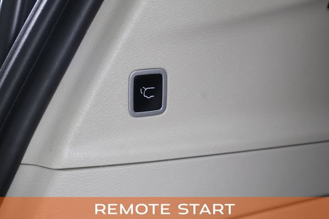 Used 2024 Chrysler Pacifica Touring-L FWD image 14