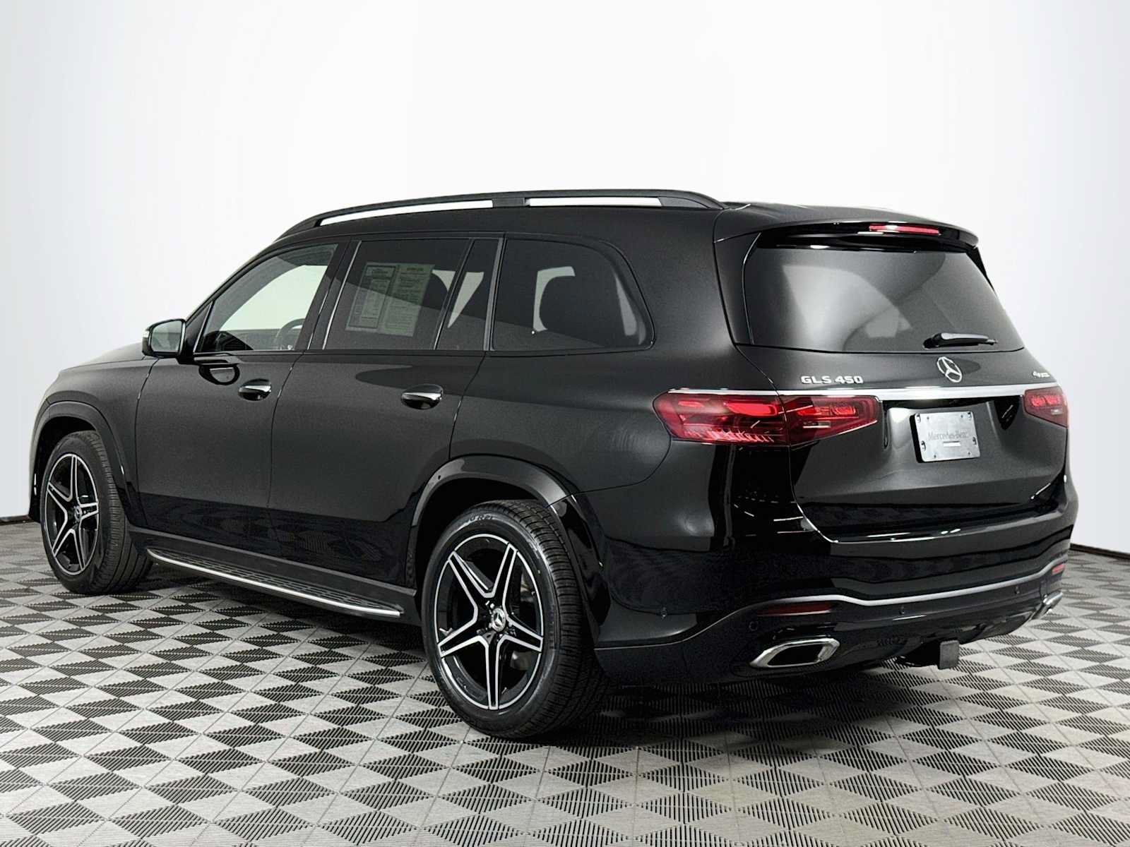 Used 2024 Mercedes-Benz GLS 450 4MATIC image 7