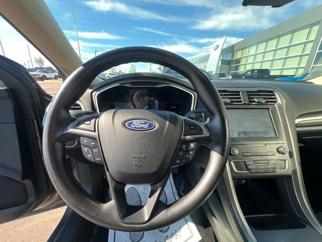 Used 2020 Ford Fusion SE FWD image 24