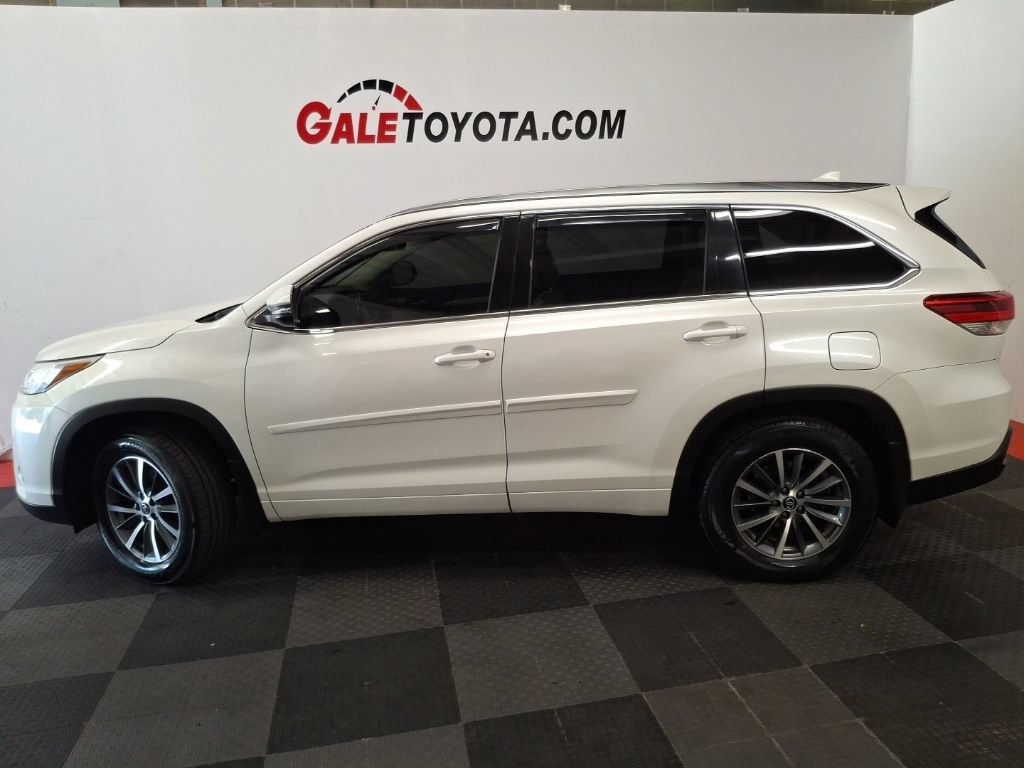 Used 2018 Toyota Highlander XLE w/ Protection Package #3 AWD/4WD image 9