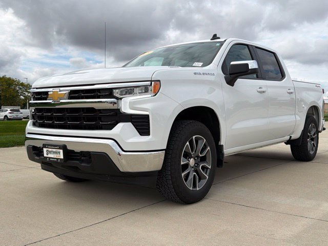 Used 2025 Chevrolet Silverado 1500 LT AWD/4WD image 2