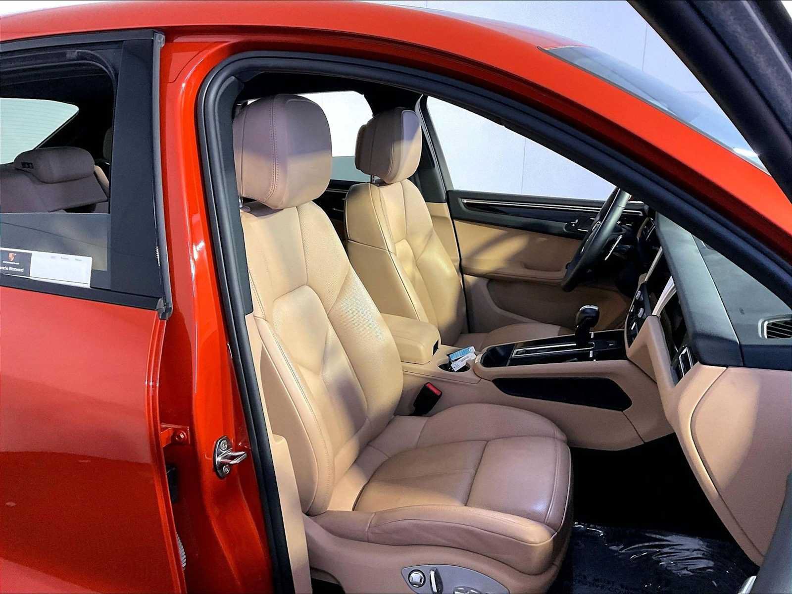 Certified 2023 Porsche Macan AWD/4WD image 18