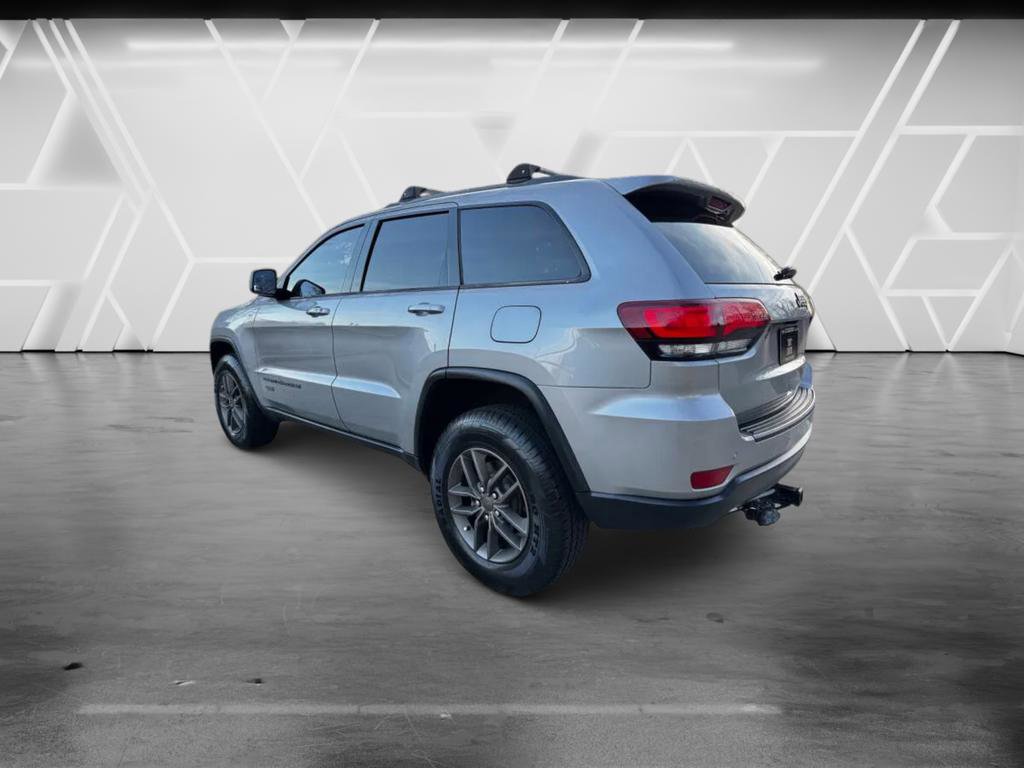 Used 2016 Jeep Grand Cherokee Laredo 75th Anniversary RWD image 8