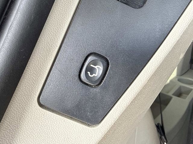 Used 2016 Chrysler Town & Country Touring image 30