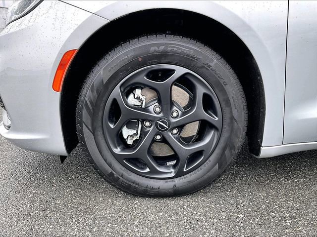 Used 2023 Chrysler Pacifica Limited w/ S Appearance Package image 7