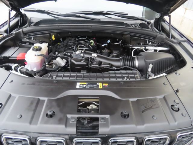 Used 2023 Jeep Grand Cherokee L Limited AWD/4WD image 12
