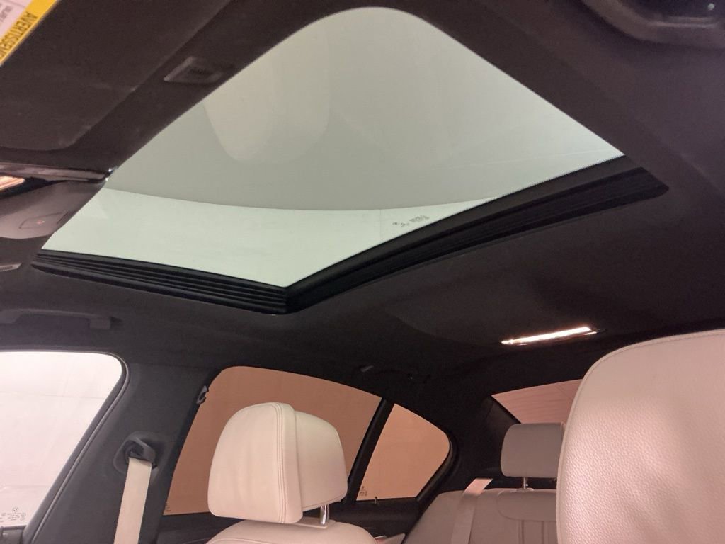 Used 2021 BMW M550i xDrive w/ Dynamic Handling Package image 24