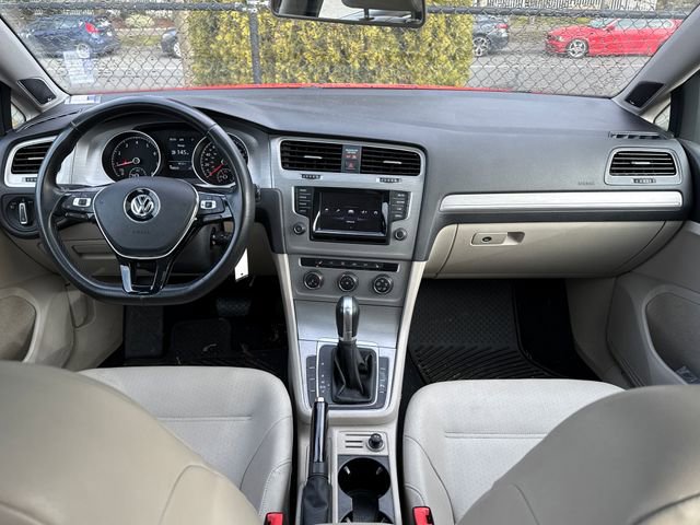 Used 2015 Volkswagen Golf S image 34