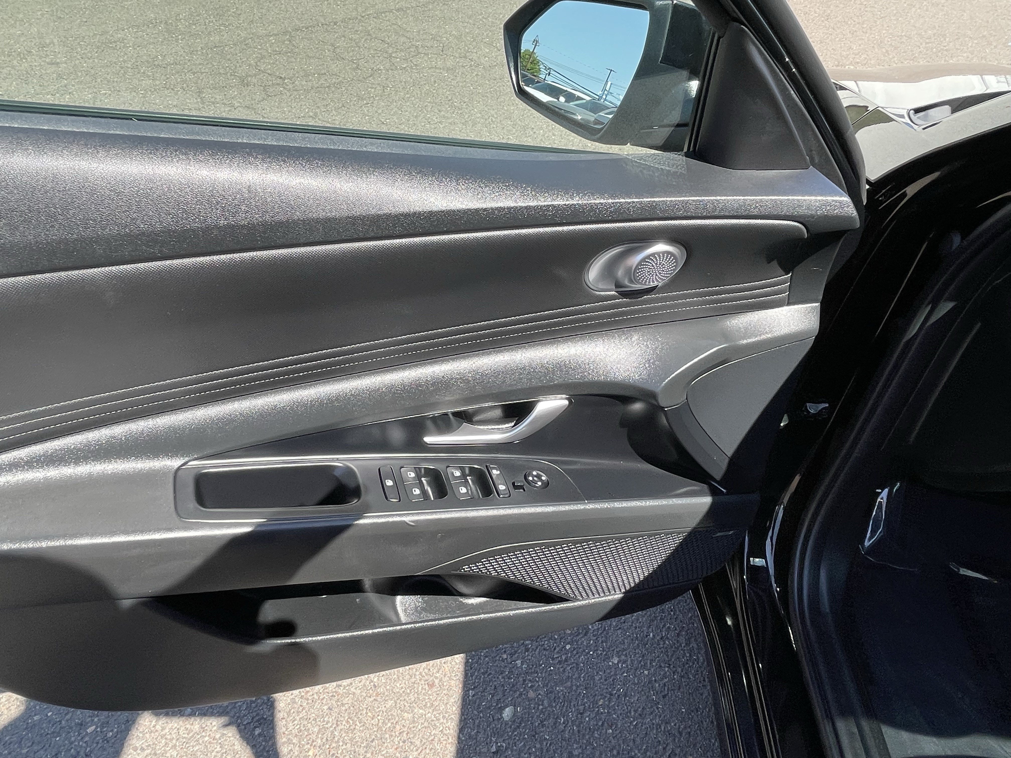 Used 2021 Hyundai Elantra SEL w/ Convenience + Premium Package FWD image 18