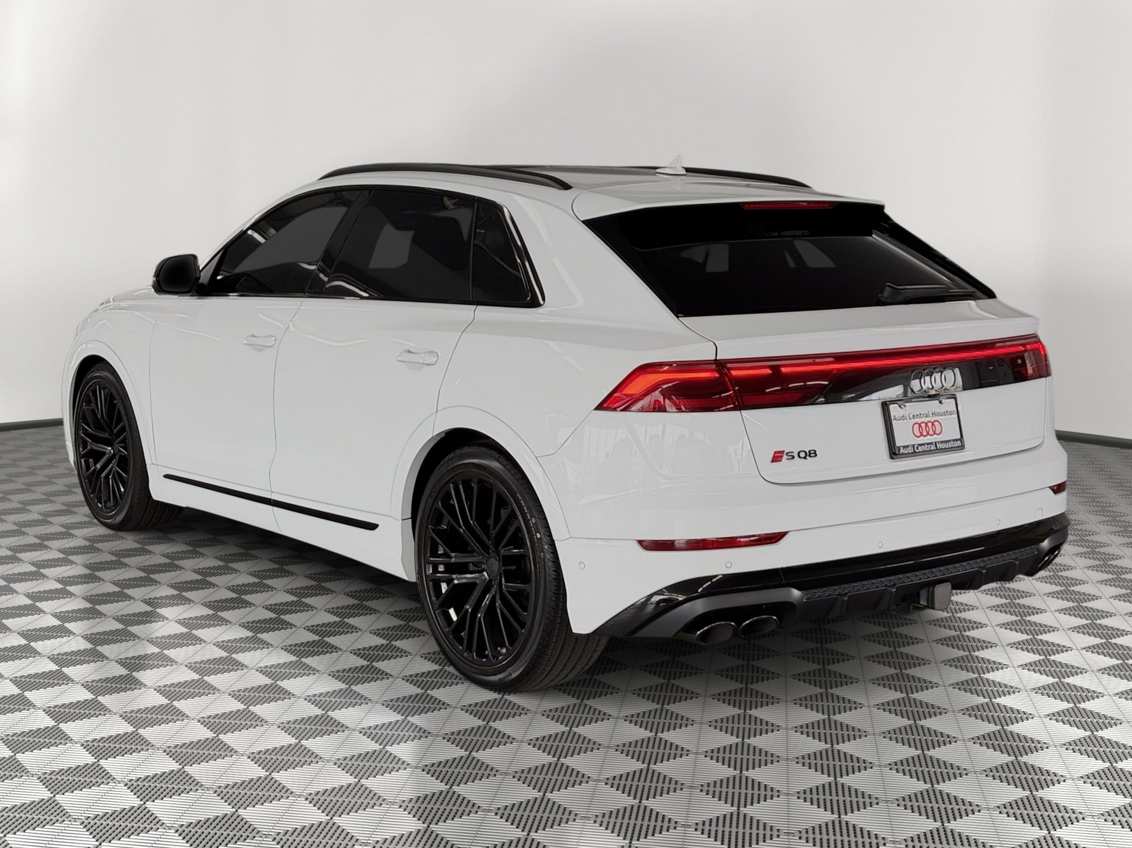 New 2026 Audi SQ8 Premium Plus AWD/4WD image 3