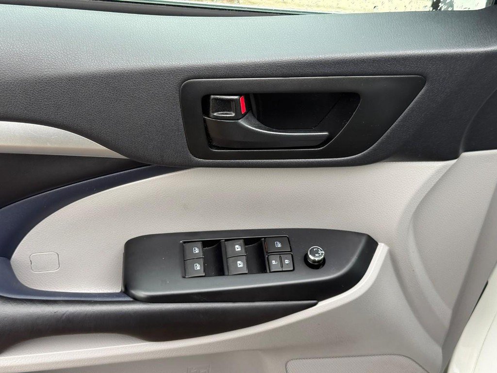 Certified 2019 Toyota Highlander Plus AWD/4WD image 17