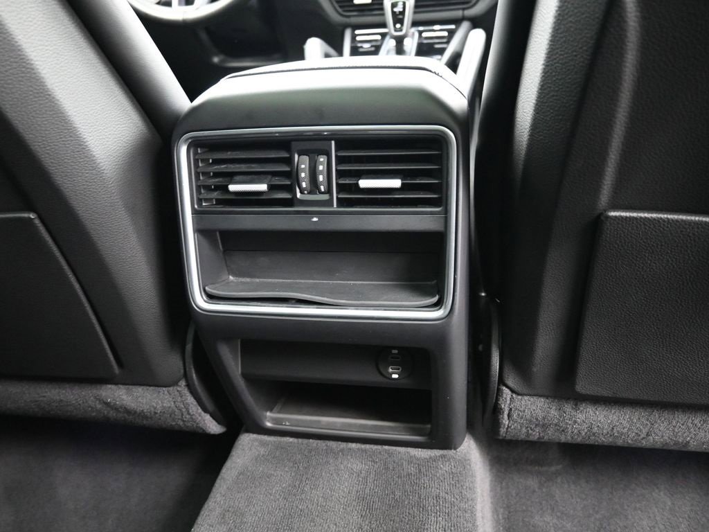 Used 2021 Porsche Cayenne image 24