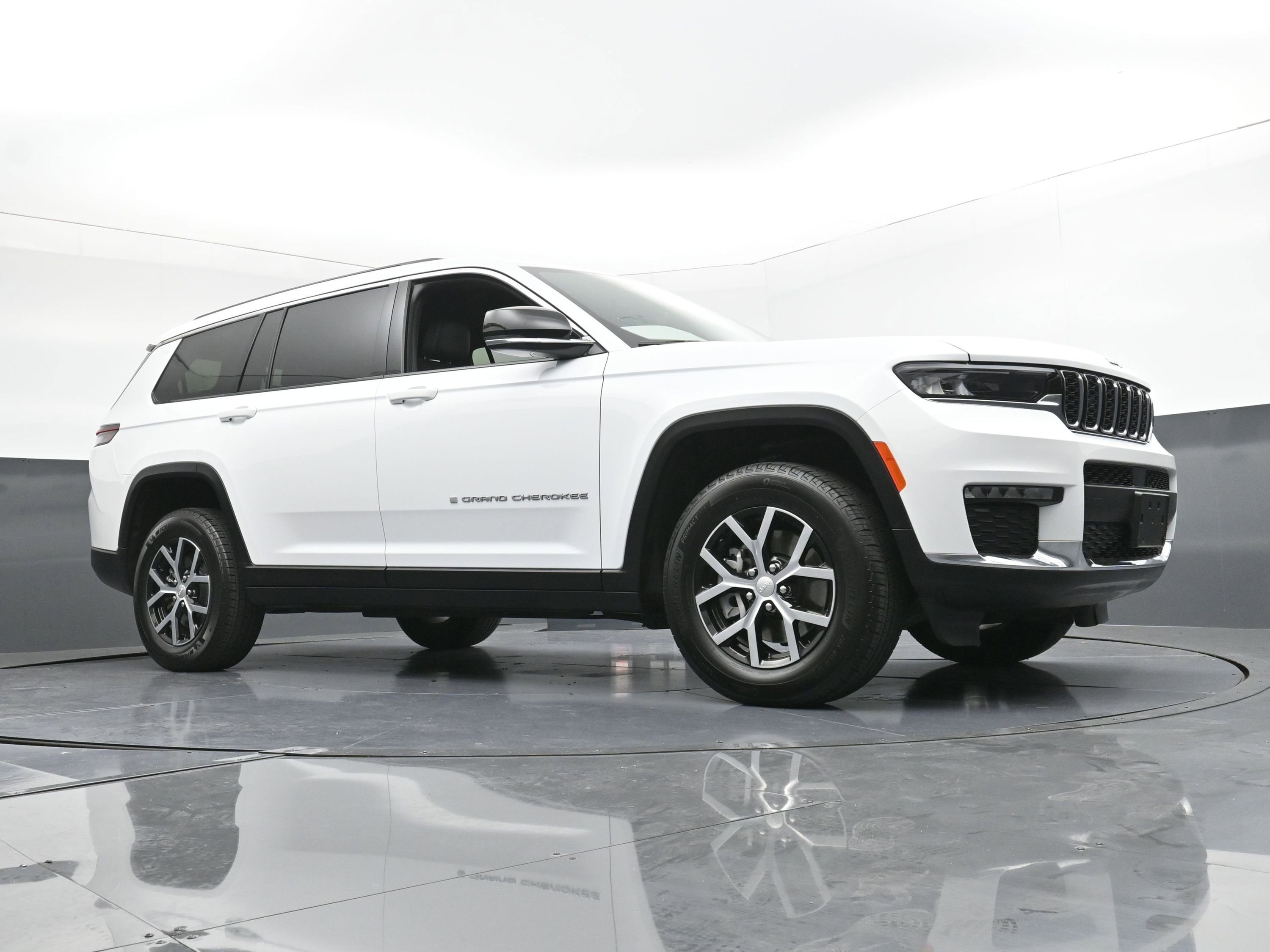 Used 2025 Jeep Grand Cherokee L Limited image 22