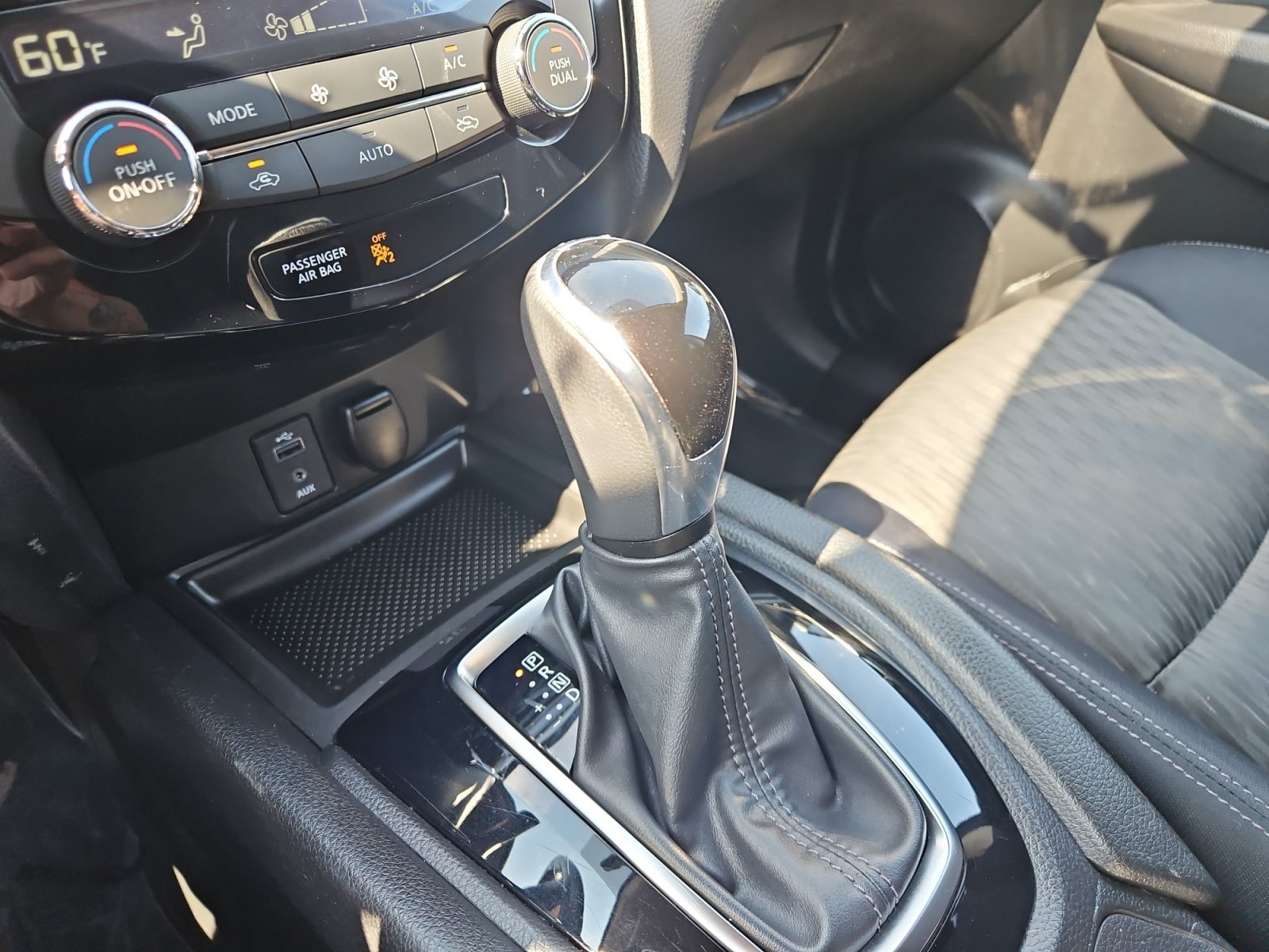 Used 2017 Nissan Rogue SV FWD image 21