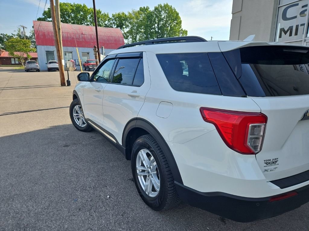 Used 2020 Ford Explorer XLT AWD/4WD image 3