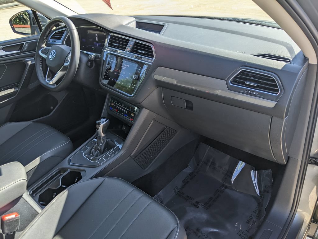 Certified 2023 Volkswagen Tiguan SE FWD image 21