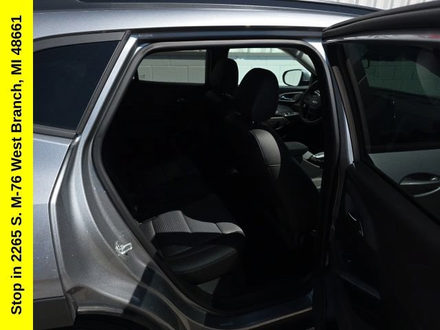 Used 2025 Chevrolet Trax LT FWD image 37