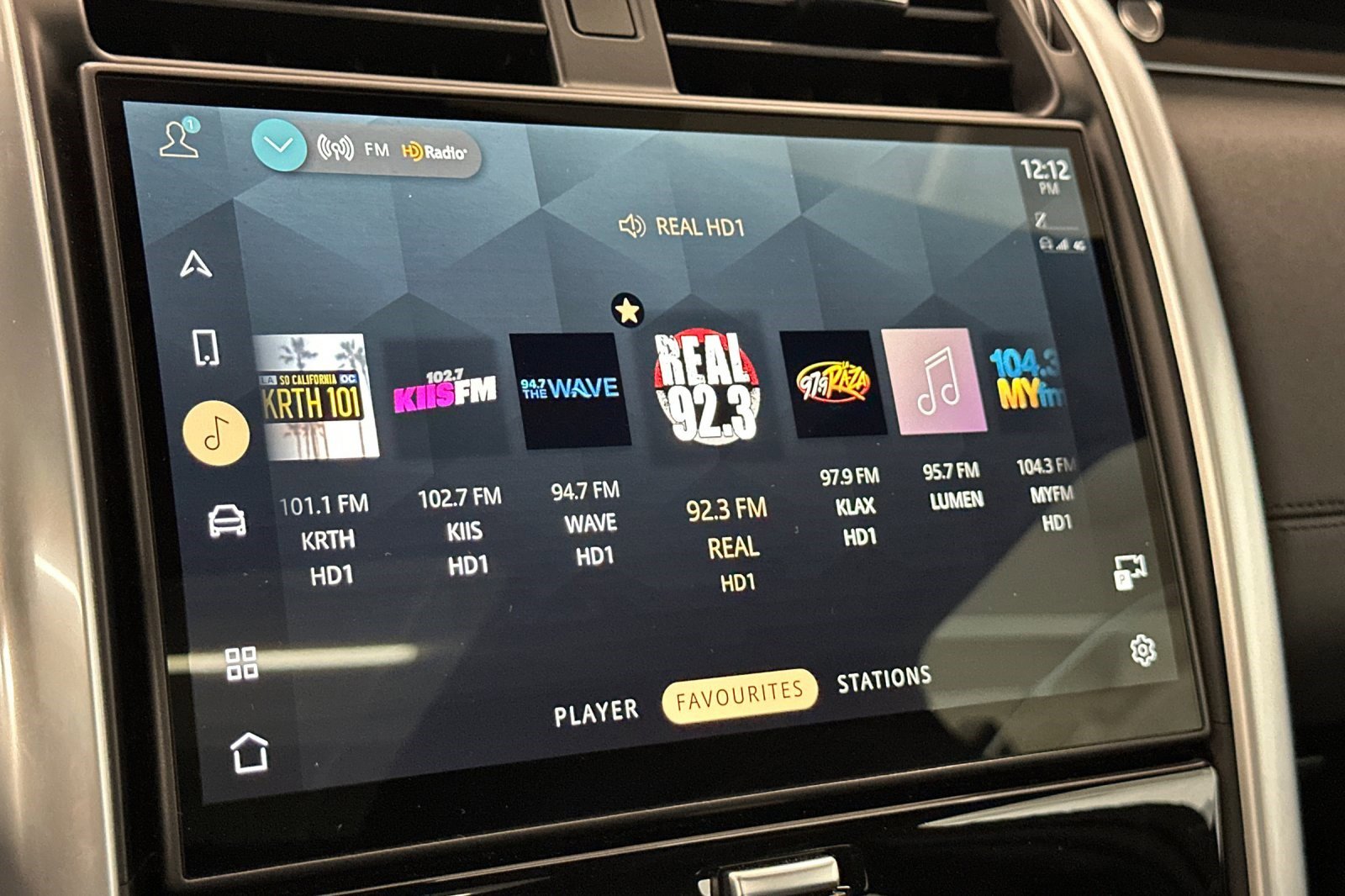 Certified 2025 Land Rover Discovery S image 20