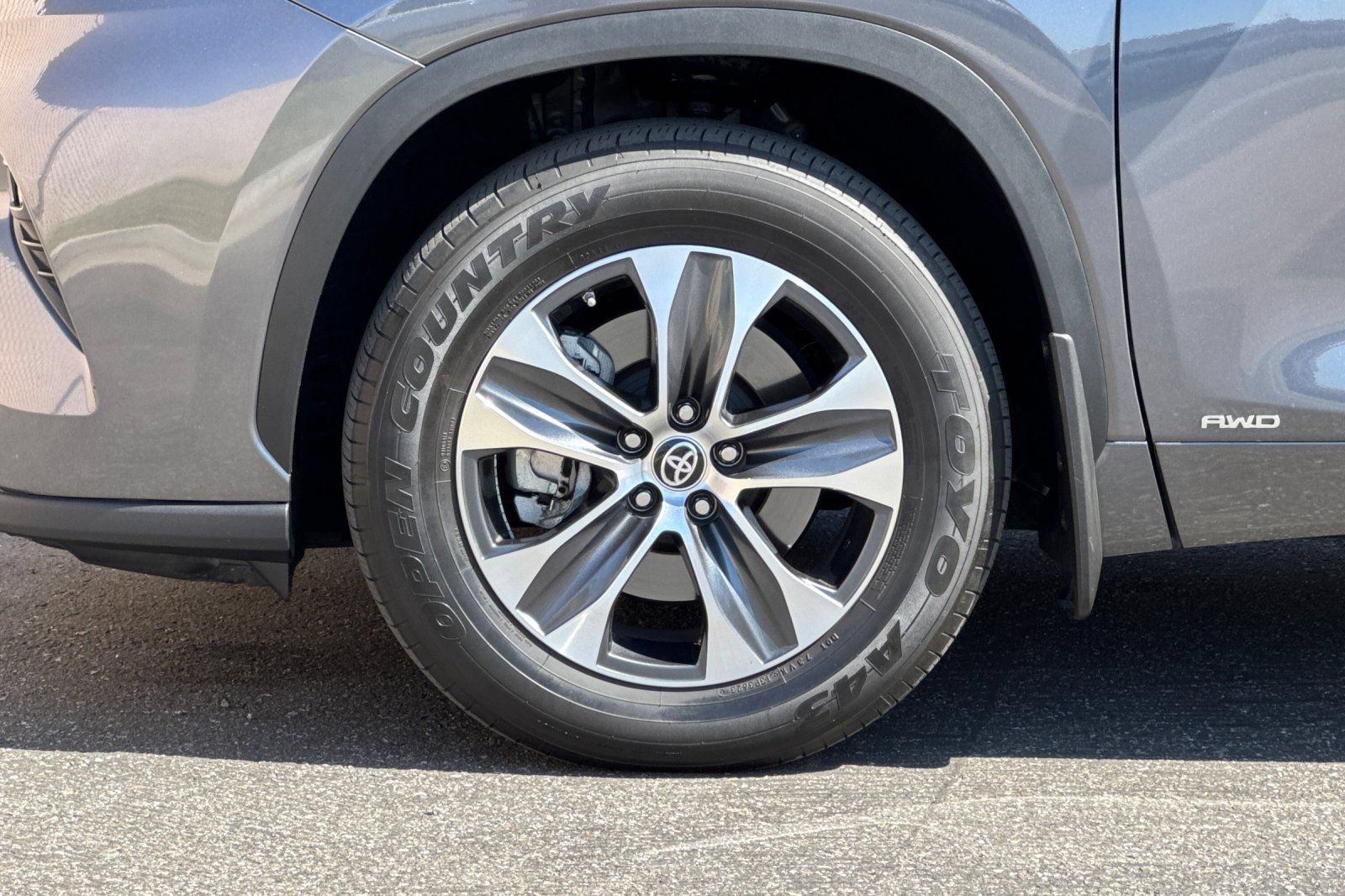 Used 2024 Toyota Highlander XLE AWD/4WD image 31