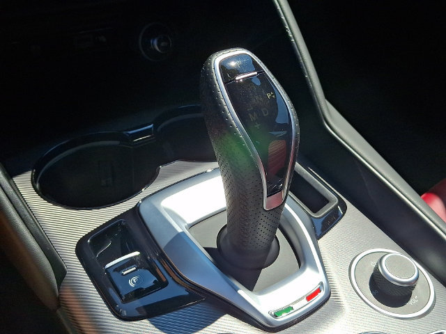 Used 2022 Alfa Romeo Giulia Veloce AWD/4WD image 32