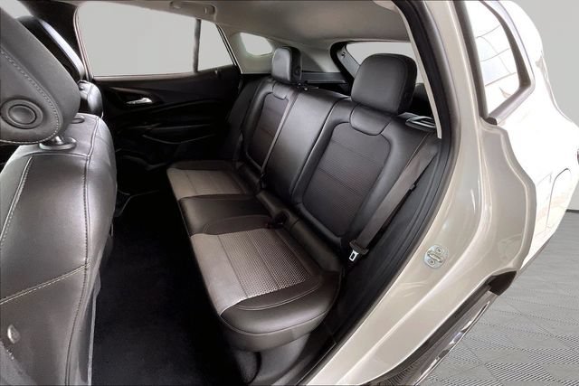 Used 2024 Chevrolet Trax LT w/ Sunroof Package FWD image 16