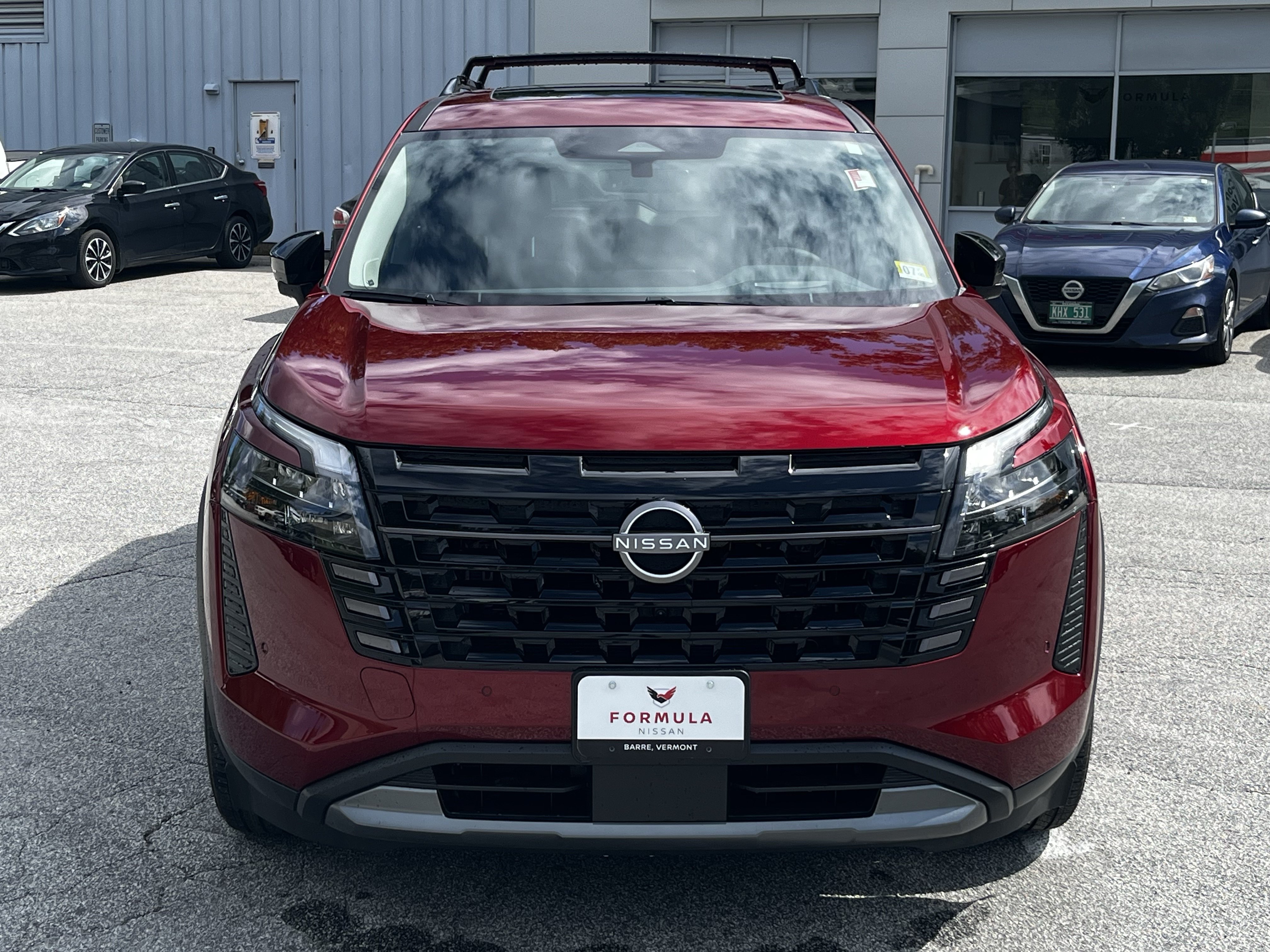 New 2026 Nissan Pathfinder Platinum w/ Accent Package AWD/4WD image 2