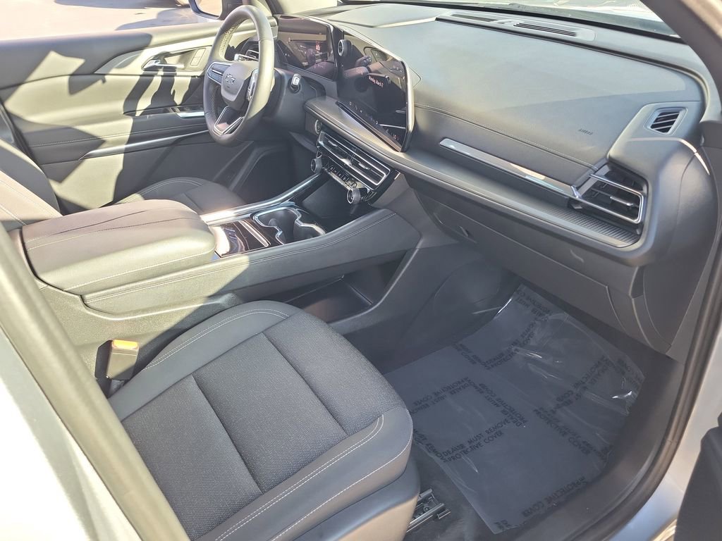 Used 2024 Chevrolet Traverse LS w/ Midnight/Sport Edition image 17