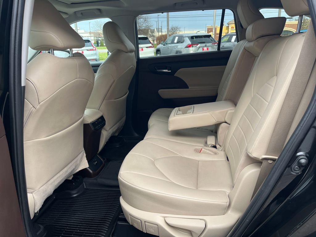 Certified 2020 Toyota Highlander XLE image 24