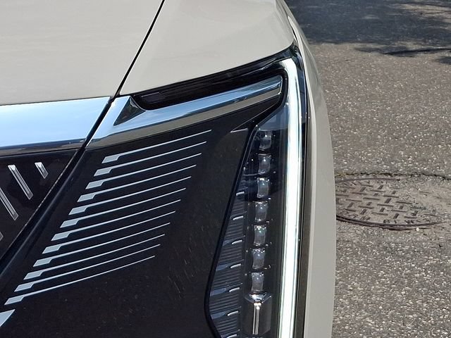 Certified 2026 Cadillac Escalade IQ Luxury 2 w/ LPO, Premium Carpet Package AWD/4WD image 7