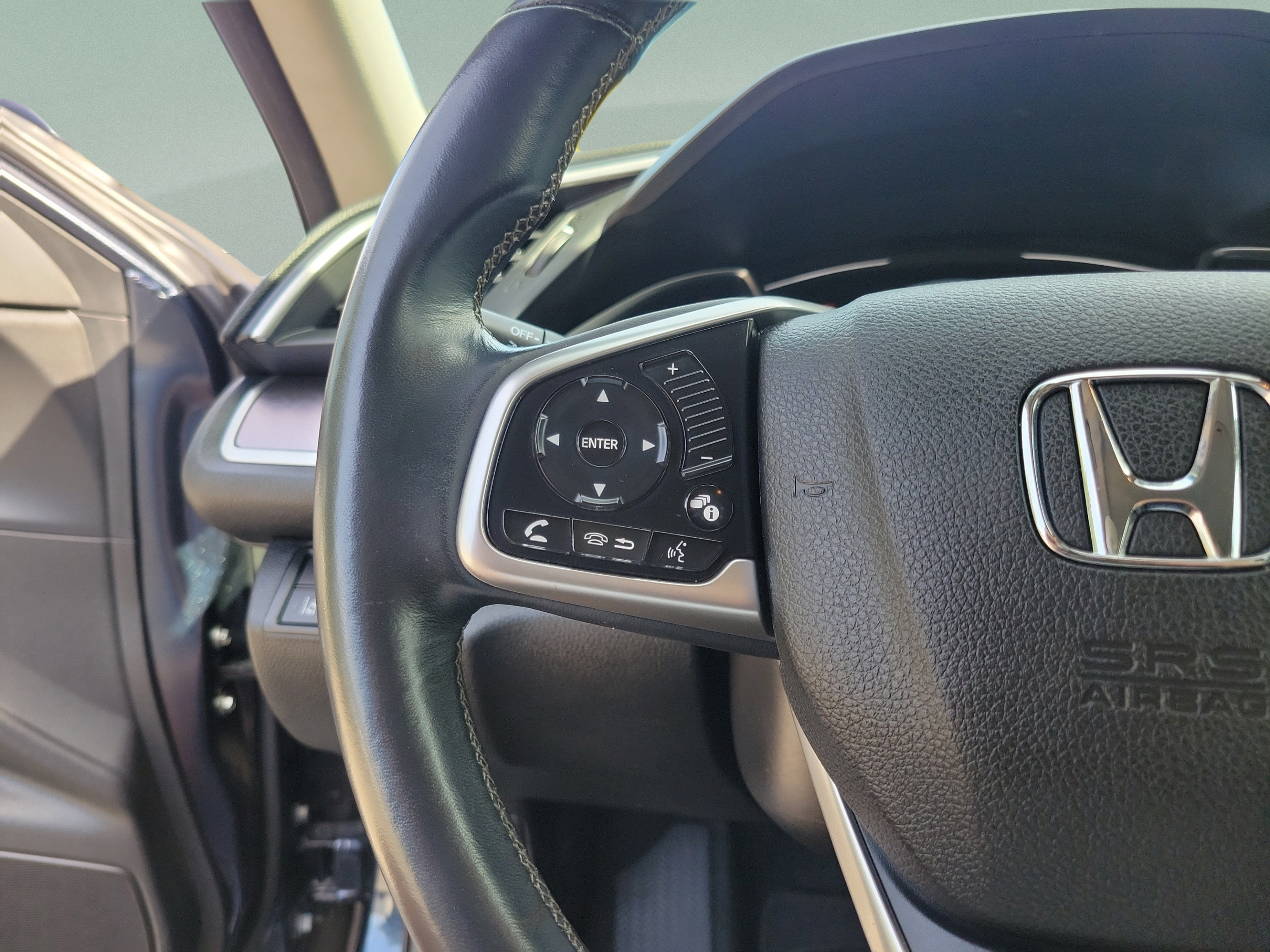 Used 2017 Honda Civic Touring image 8