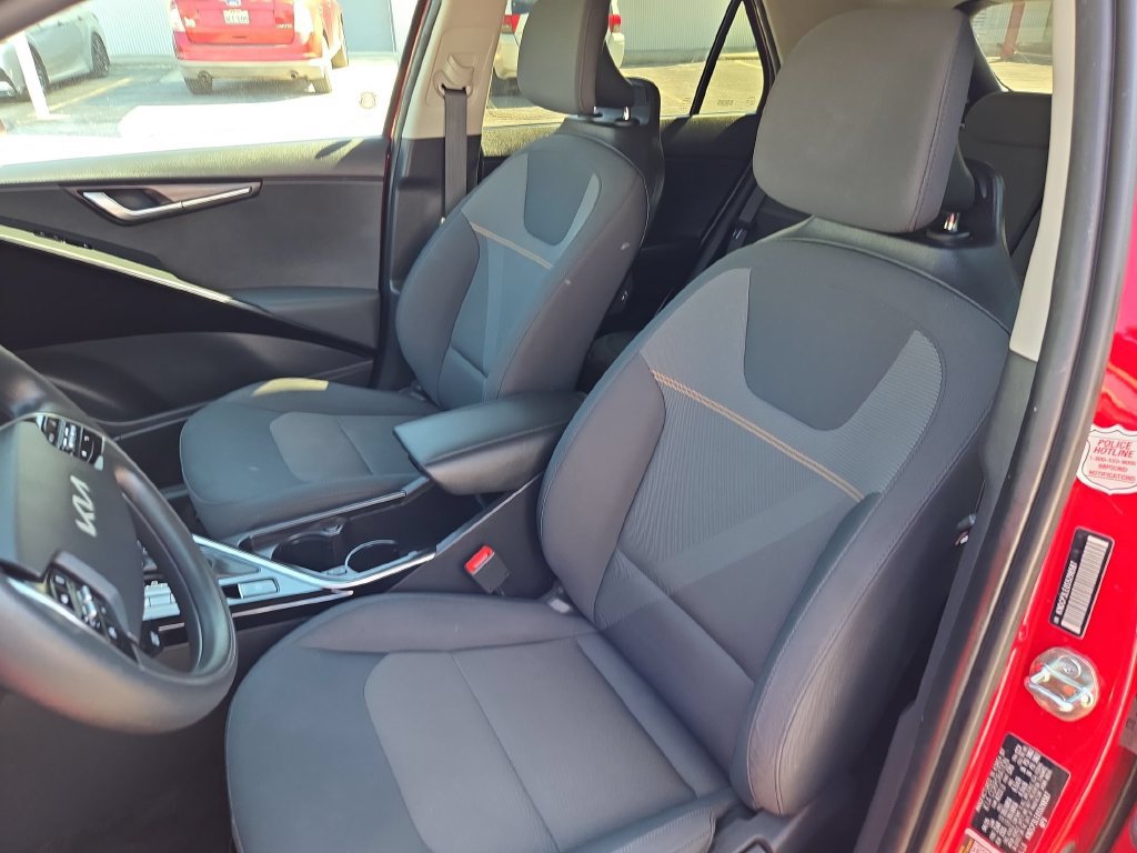 Used 2025 Kia Niro LX FWD image 13
