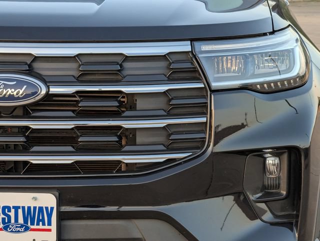 Used 2025 Ford Explorer Active w/ Active Comfort Package AWD/4WD image 9