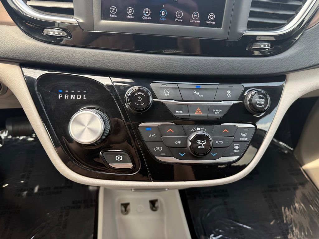 Used 2018 Chrysler Pacifica Touring Plus w/ Tire & Wheel Group FWD image 20